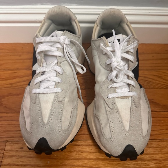 New Balance 327 White and Black Size 7.5 - Picture 2 of 6